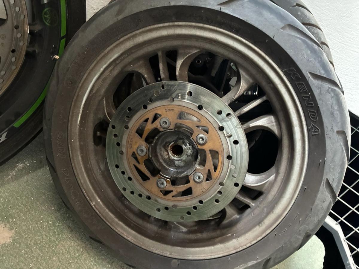 Llanta trasera de Daelim Steezer 125