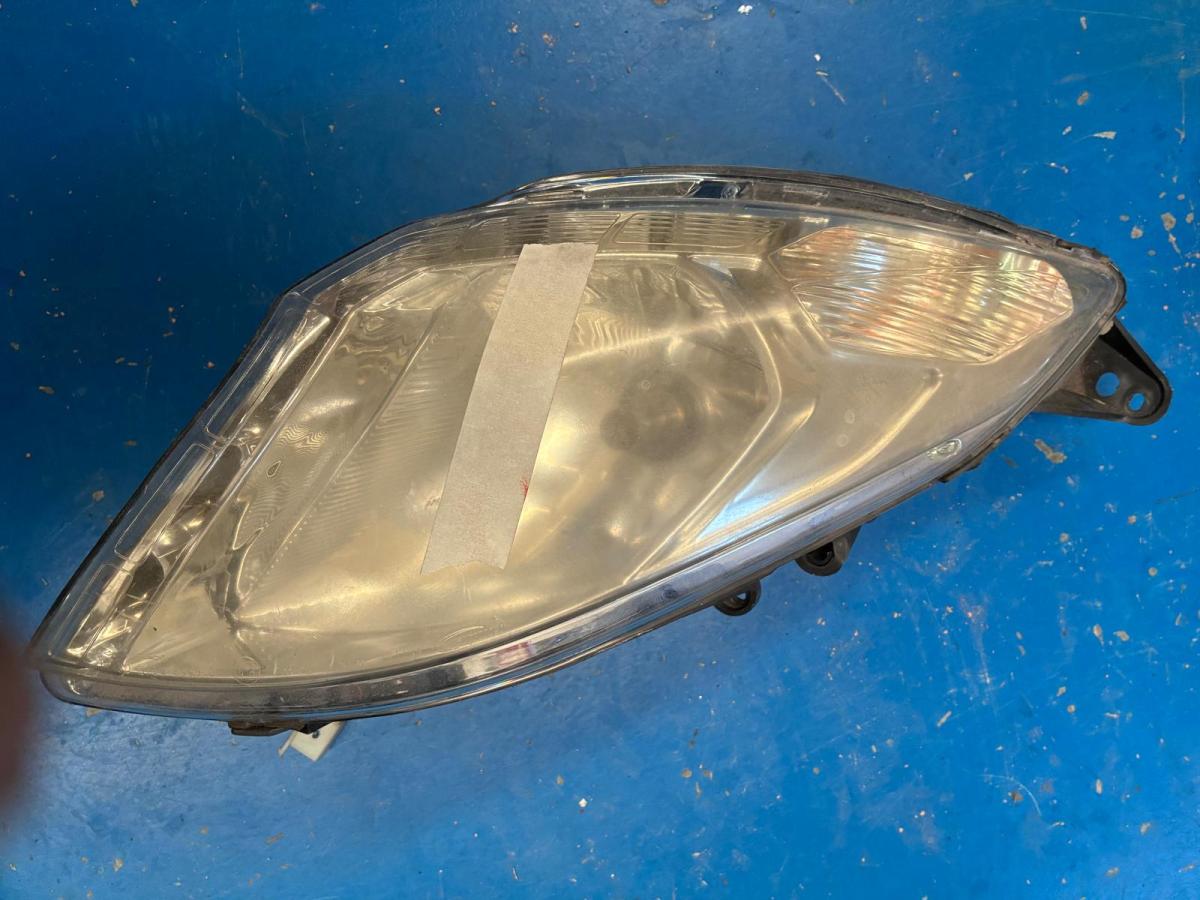 Faro delantero derecha Peugeot Satelis 125
