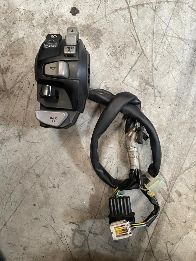 Piña izquierda Forza 125 2019 conmutador