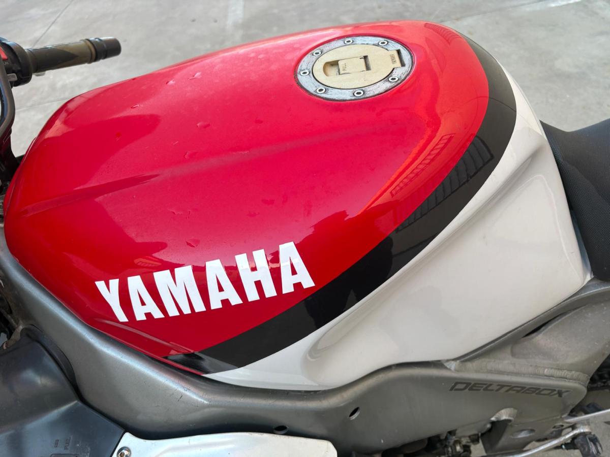 Deposito FZR 1000 1991 Yamaha ALGO OXIDO