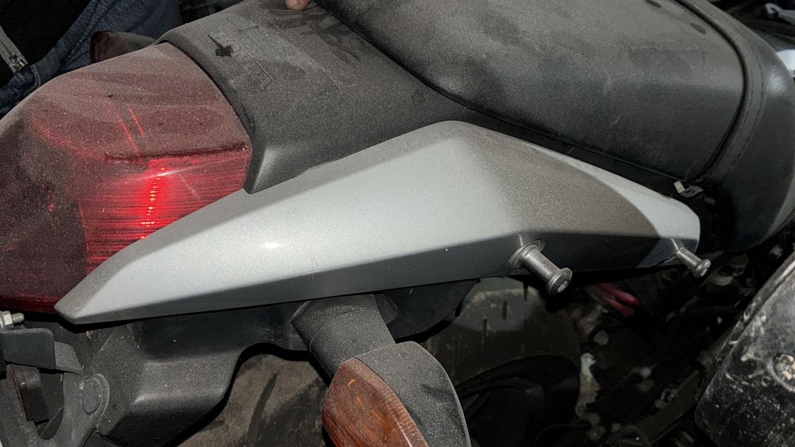 Colin derecho cacha Honda VTR 250 2009 (VTR250 PGMFI)