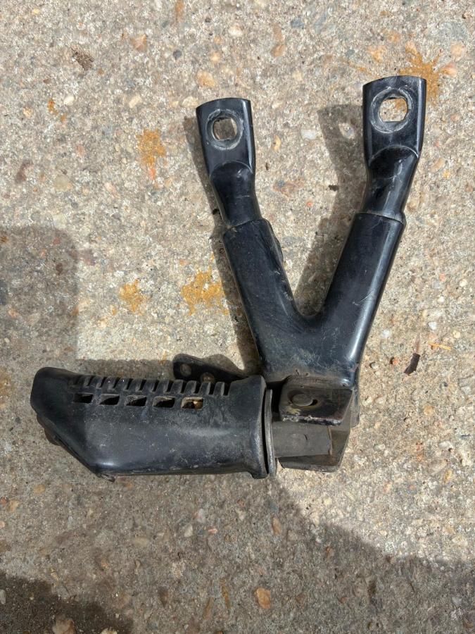 Soporte estribera trasera Hyosung Karion 125