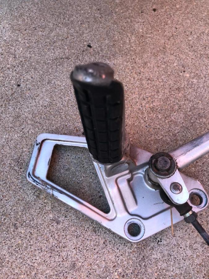 Soporte estribera delantera izquierda Kawasaki ZX 10 Tomcat