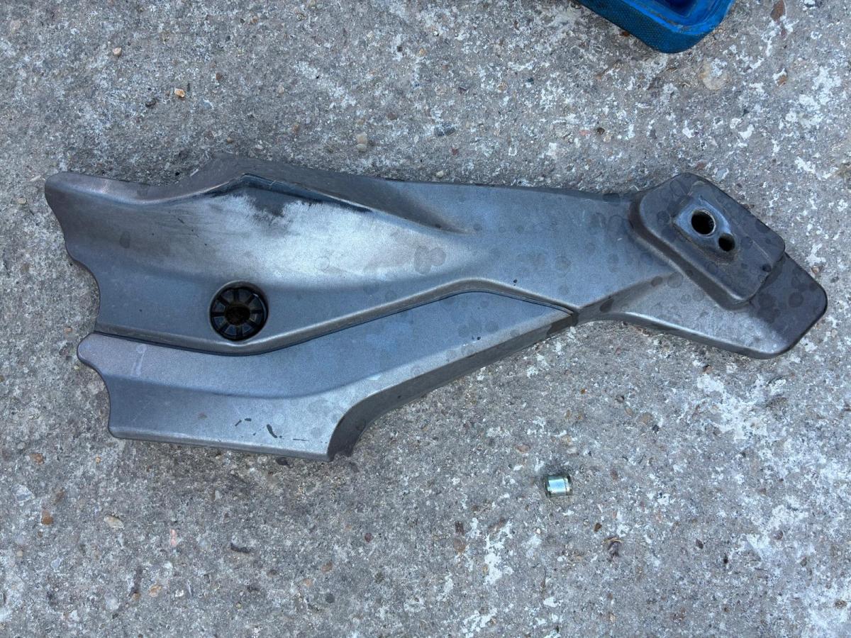 Tapa reposapie R Keeway RKS 125
