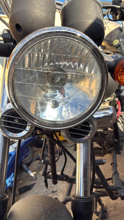 Faro delantero de Keeway Superlight 125