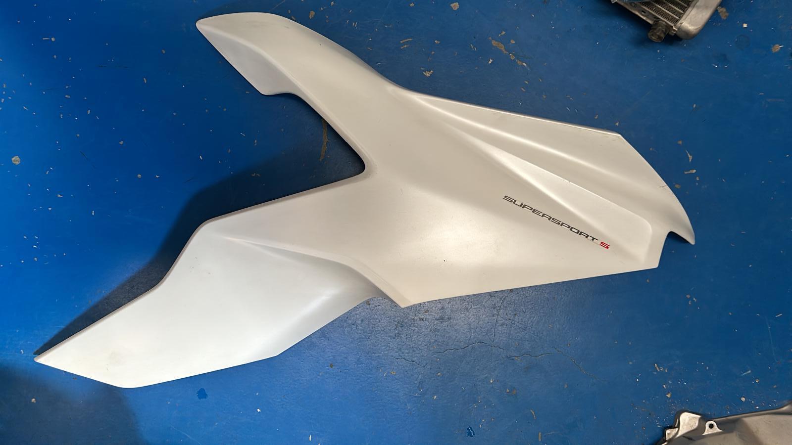 Carenado lateral Supersport S 939 derecho