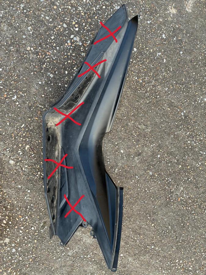 Tapa lateral medio derecha embellecedor pisadera de Kymco XCiting 400 S