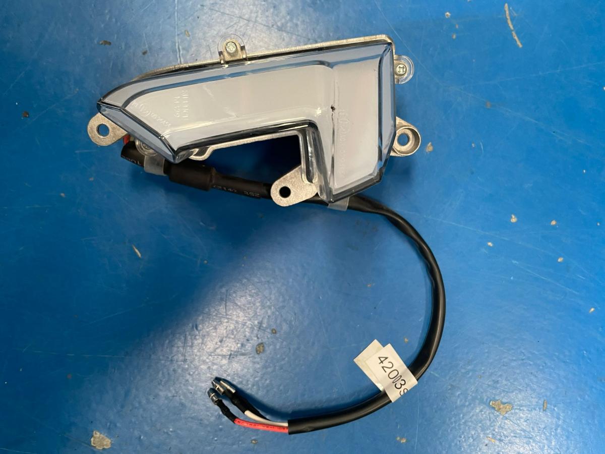 Intermitente delantero S01+ SC01 Mo derecho Silence Seat