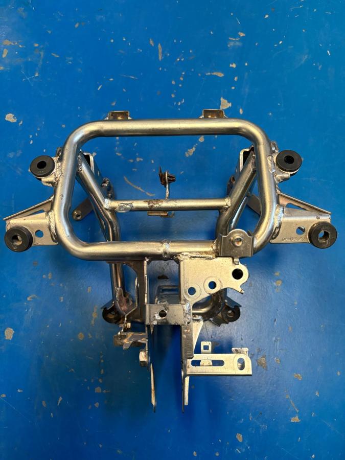 Araña frontal Forza 125 2023-2025 soporte