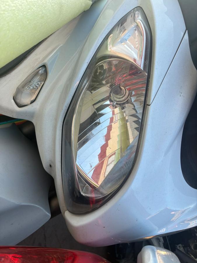 Faro delantero de Suzuki Burgman 650 2014