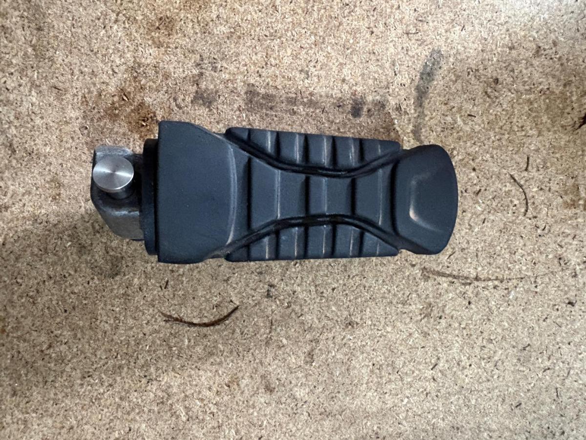 Reposapie trasero R 1250 GS derecho BMW