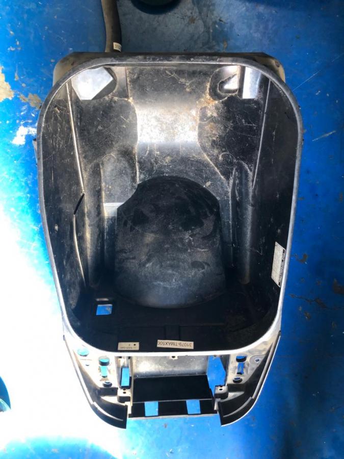 Cofre guardacascos Yamaha TMax 500 2004-2007 (5VU)