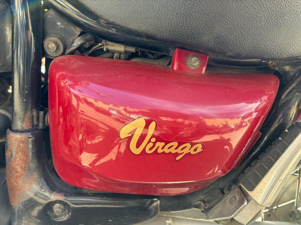 Tapa lateral medio izquierda Yamaha Virago 535 XV (XV535)