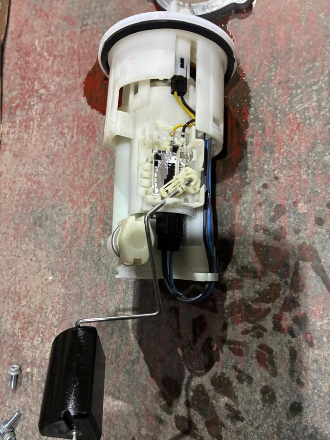 31127 XJ6 BOMBA GAS  (5)