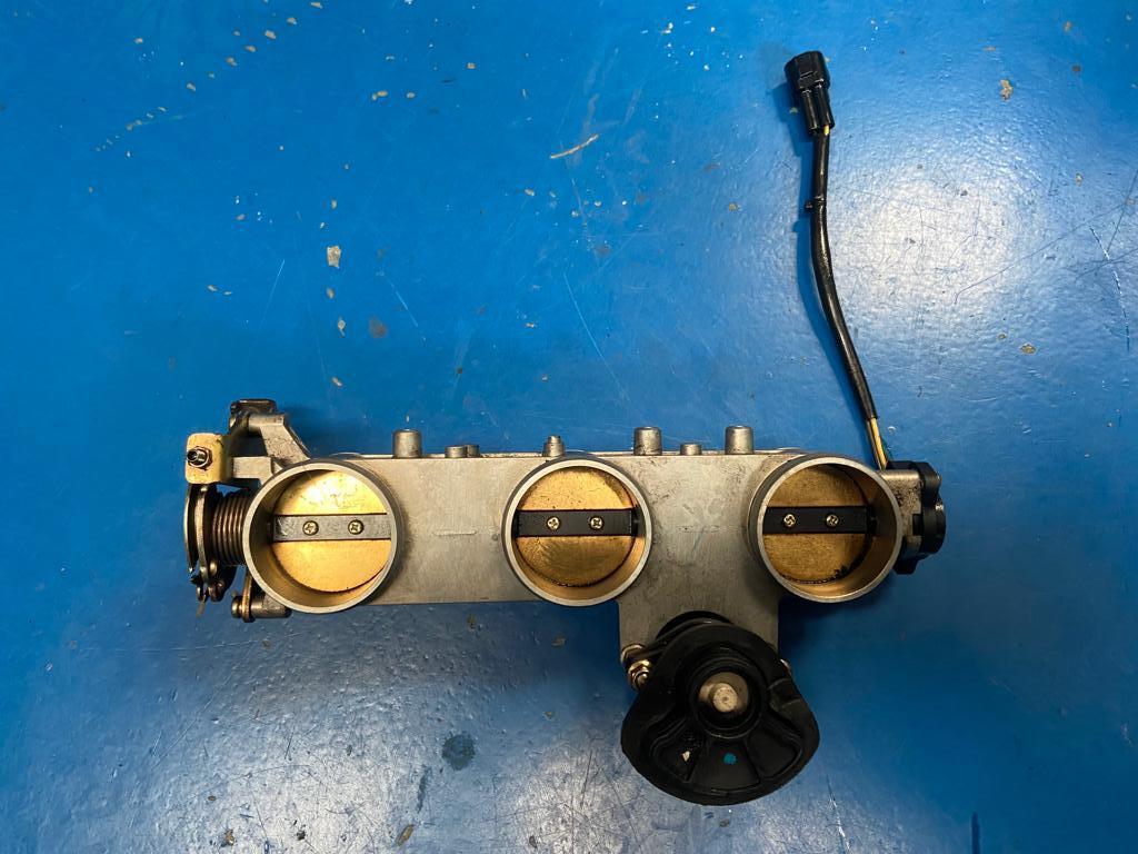 Cuerpo admision Triumph Sprint RS 955 i