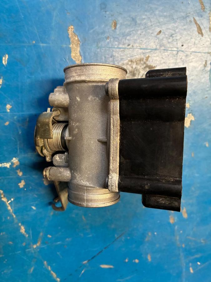 Cuerpo admision acelerador Peugeot Satelis 125