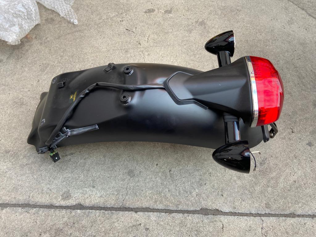Guardabarros + piloto + intermientes Bonneville Thruxton Street Twin