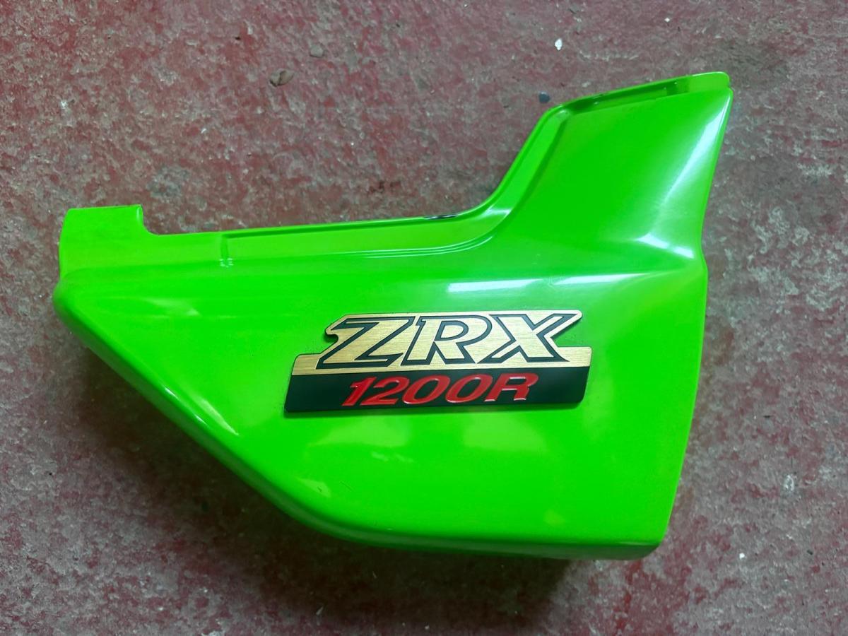 Tapa derecha ZRX 1200 lateral Kawasaki