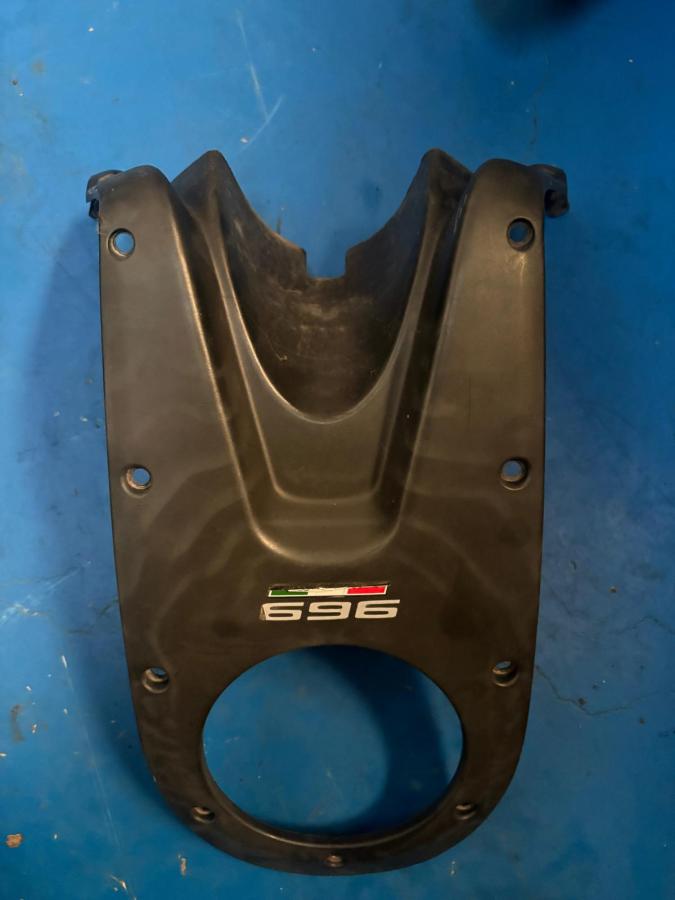 Tapa central deposito Monster 696 Ducati