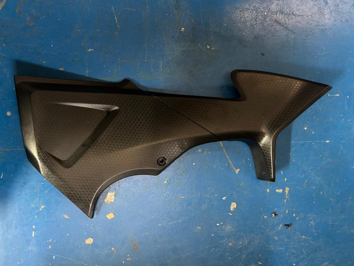 Cubierta lateral CB 500 X 203-2015 derecha
