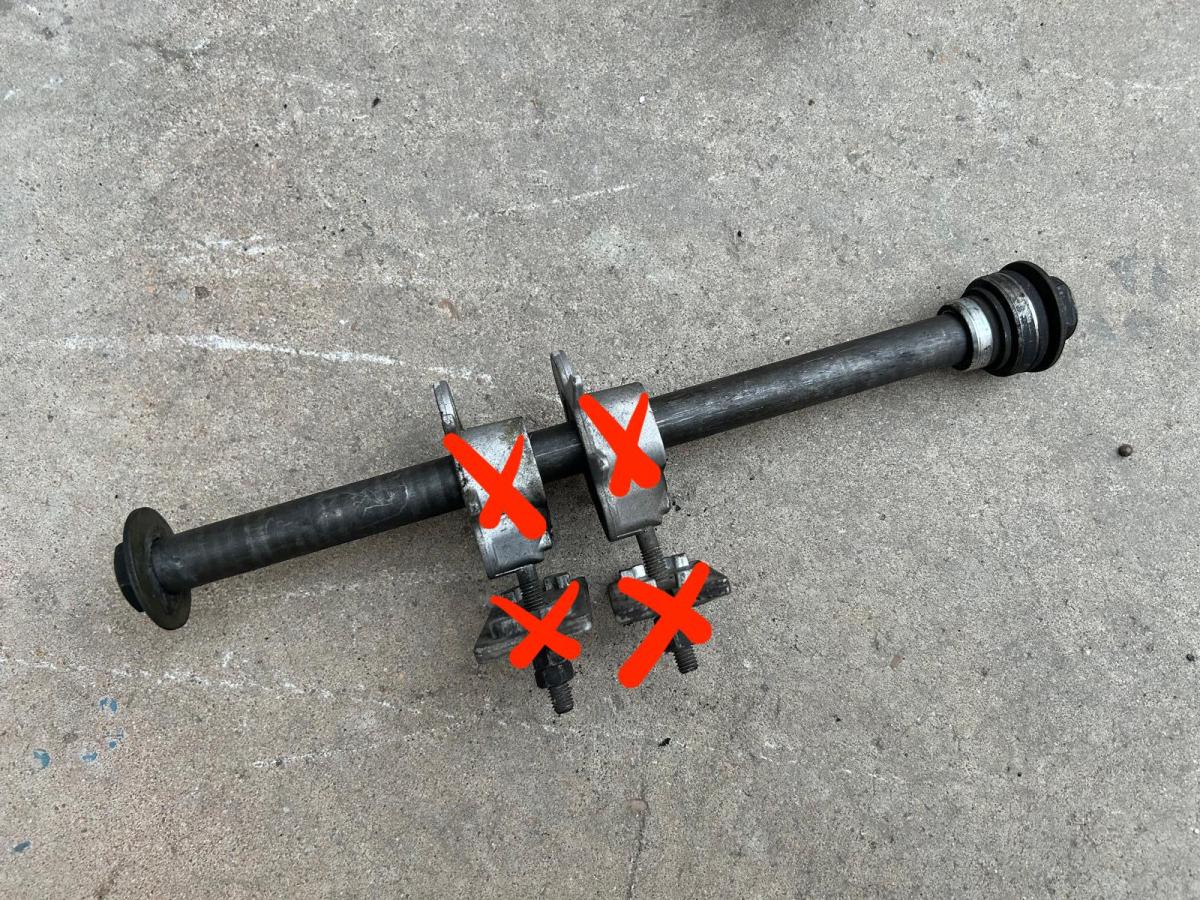 Eje trasero Fazer 600 FZS SIN TENSORES
