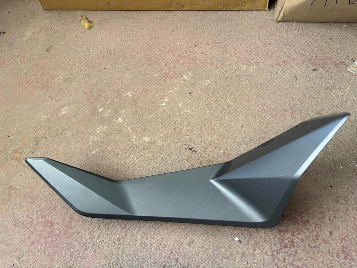 Lateral medio SR 125 GT derecho Aprilia