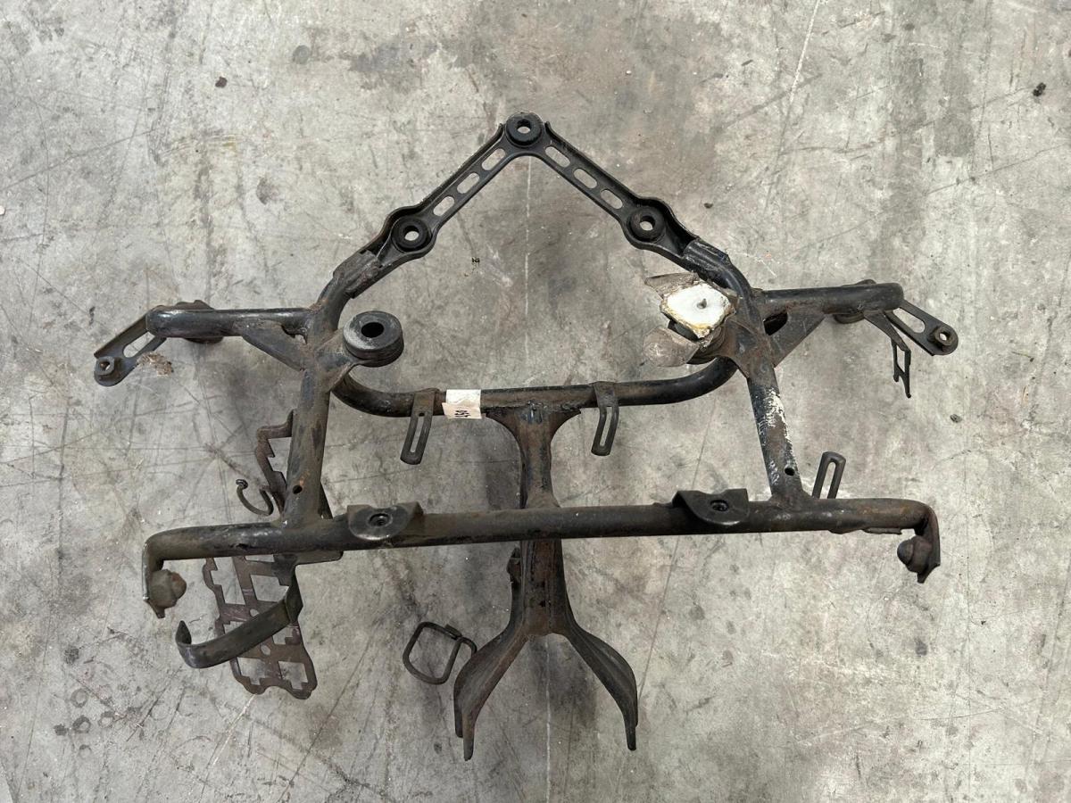 Araña VFR 750 RC24 soporte