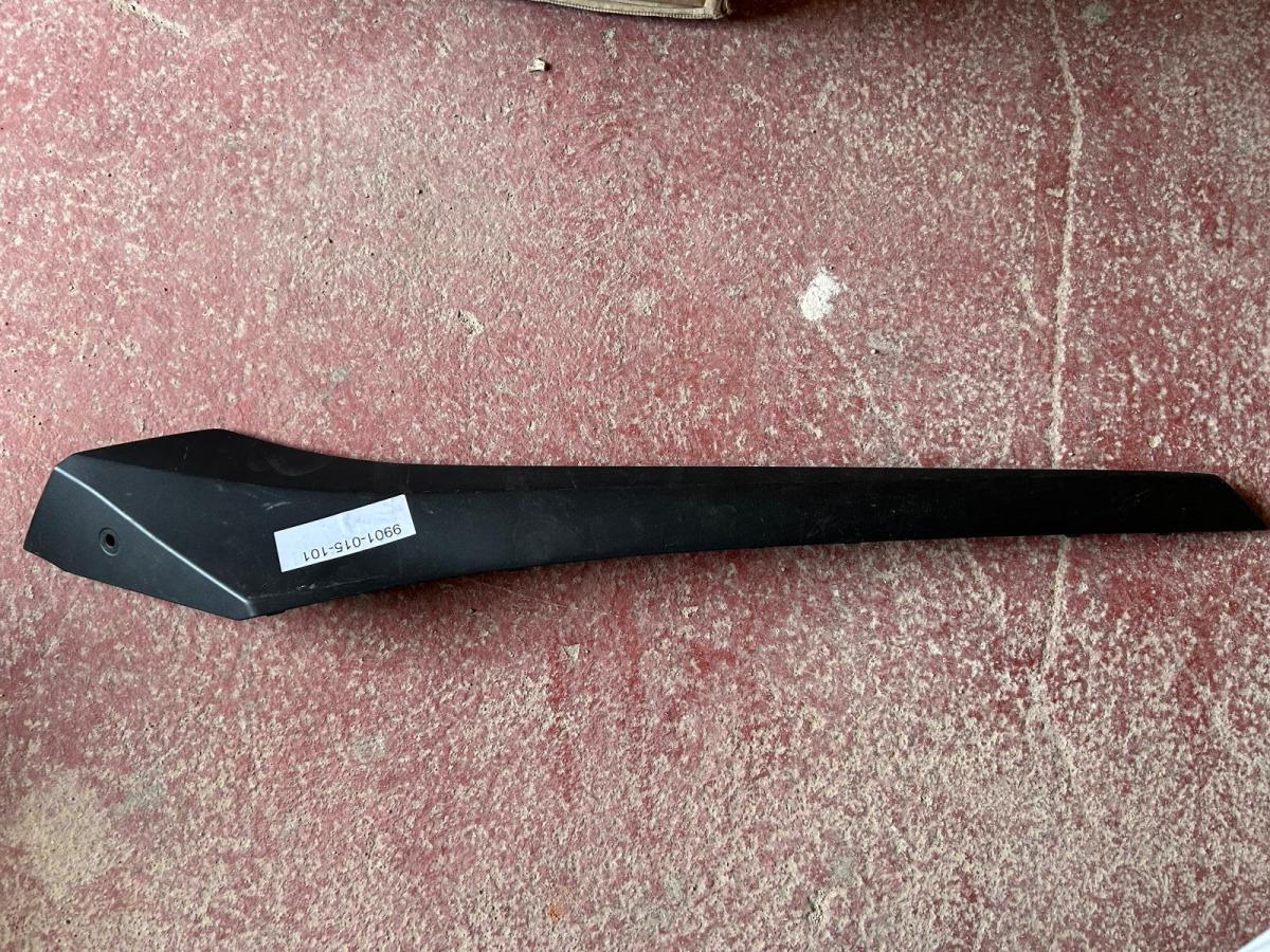 Quilla derecha Xmax 125 300 400 2018-2022 NEGRA