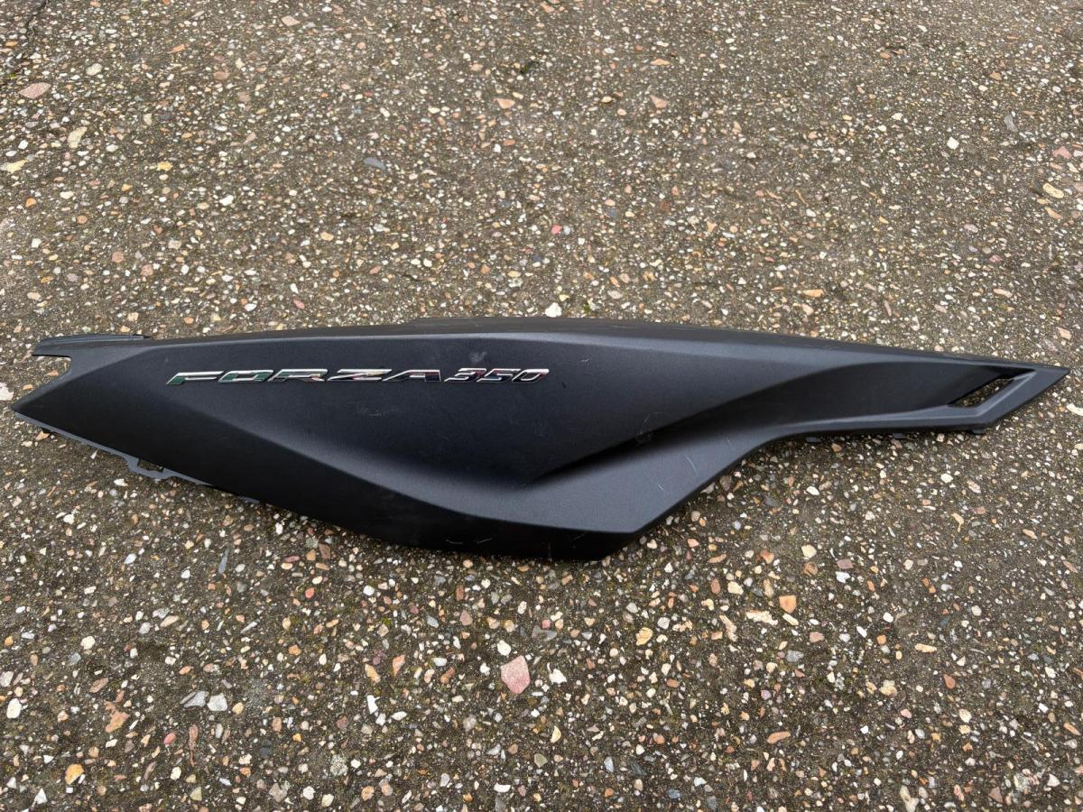 Colin derecho Forza 350 cacha Honda