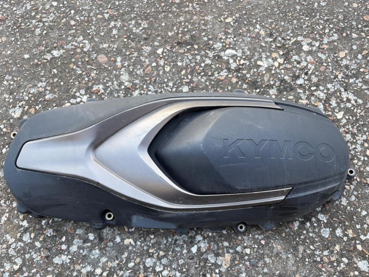 Tapa transmision XCiting 400 S plastico Kymco