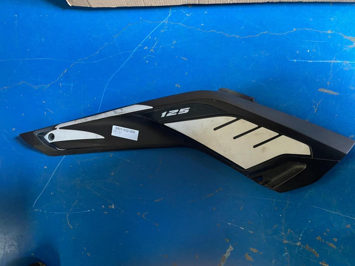 Lateral izquierdo XMax 125 250 400 2015-2017