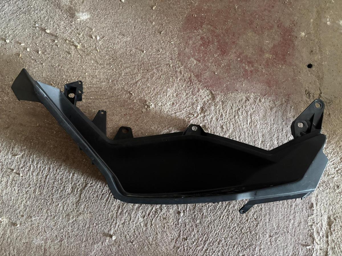 Apoyapie izquierdo NMax 125 2025-2026