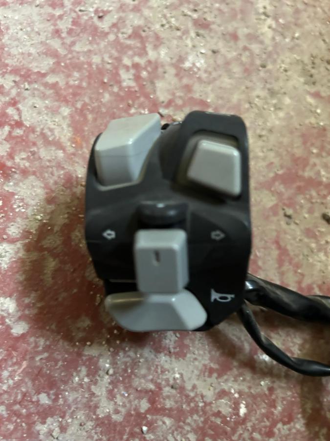 Piña izquierda Zontes 125U 125 U conmutador MotoRecuperados