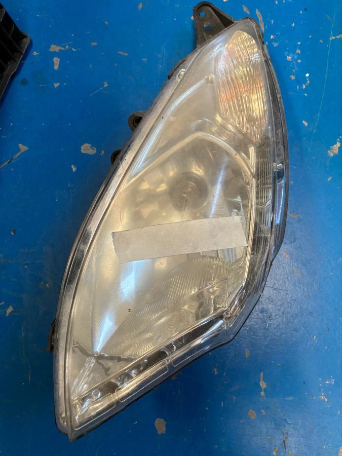 Faro delantero izquierdo Peugeot Satelis 125