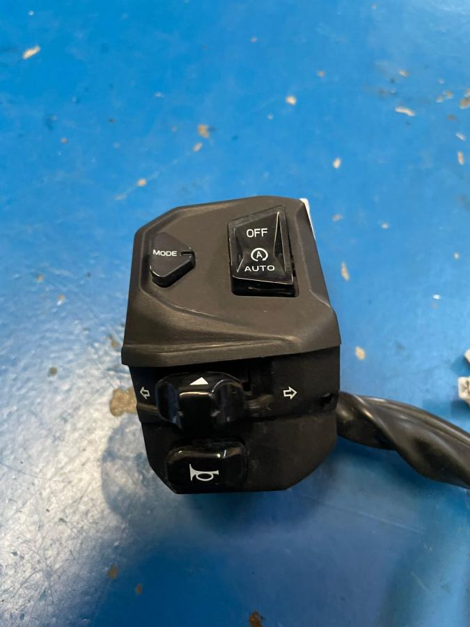 Piña izquierda Aprilia SR 125 GT conmutador MotoRecuperados