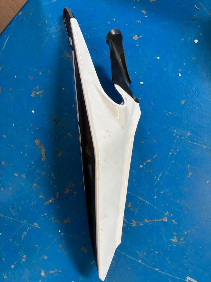 Cacha colin derecho KTM Duke 125 2017-2023