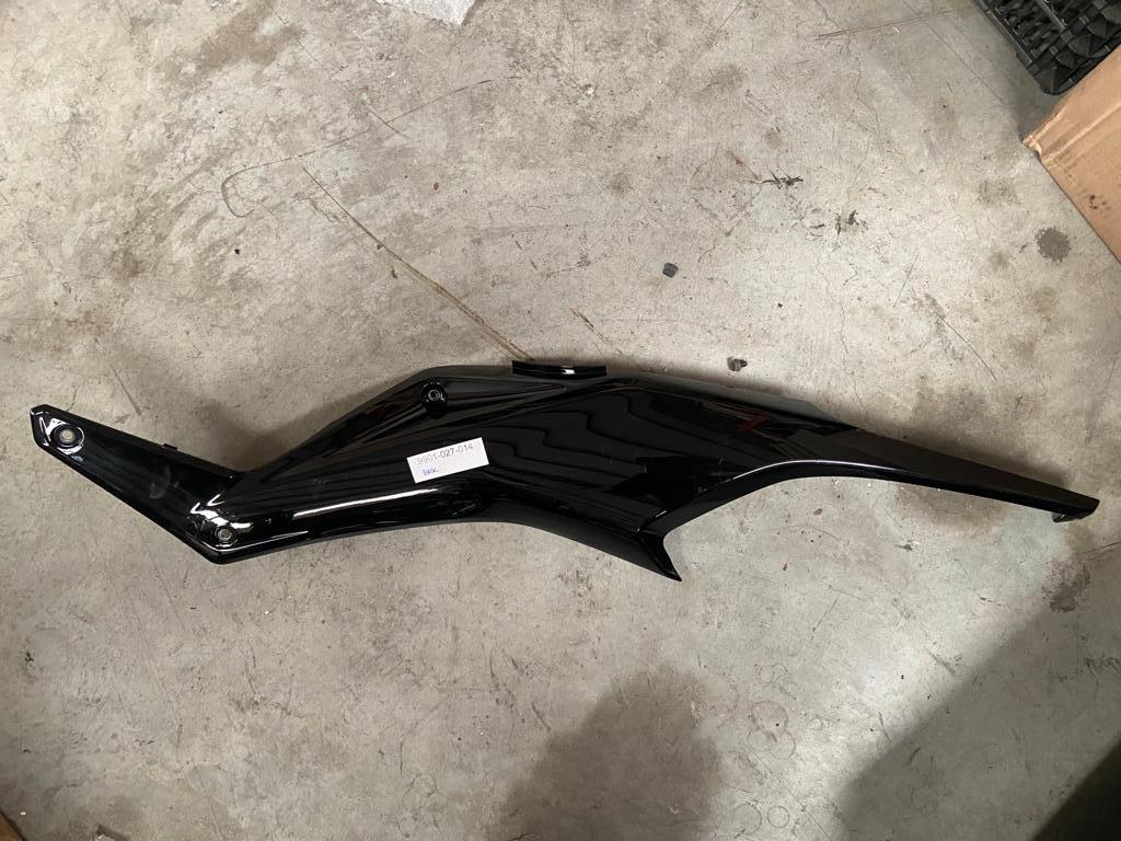 Boomerang lateral izquierdo XMax 125 300 2023