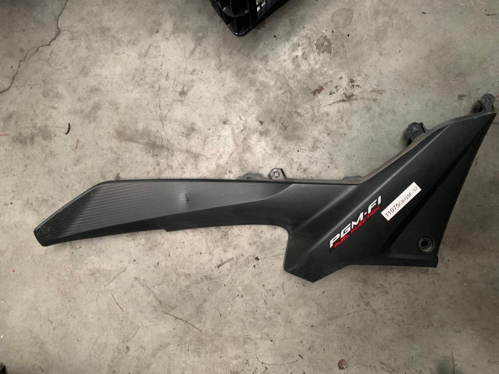 Tapa lateral medio izquierda CB 125 F 2017 2018 2019