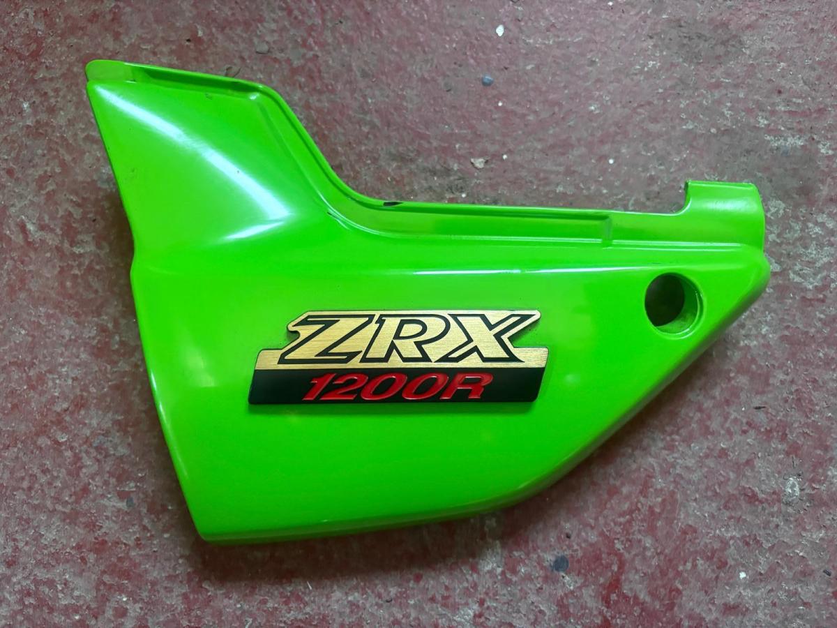 Tapa izquierda ZRX 1200 lateral Kawasaki