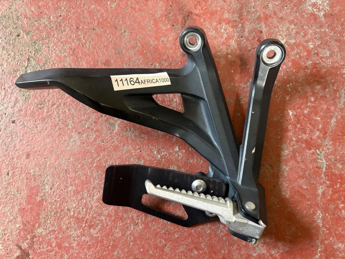 Soporte estribera Africa Twin 1000 CRF trasera derecha