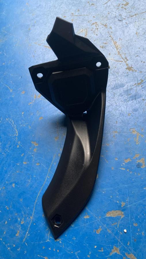 Cubre velocimetro Versys 650 2022-2025 derecho MotoRecuperados