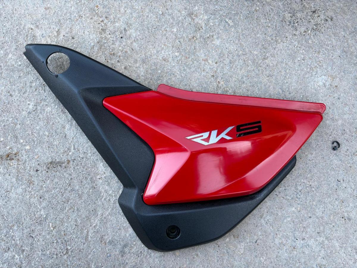 Lateral izquierdo RKS 125 Keeway asiento
