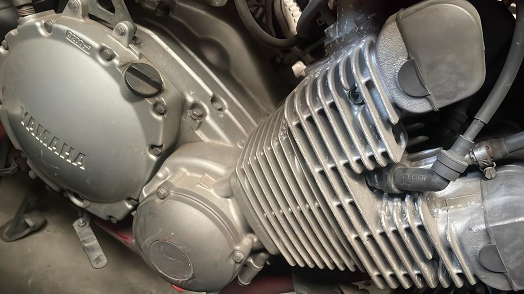 Motor aligerado Diversion 900 XJ con 41.932 Km