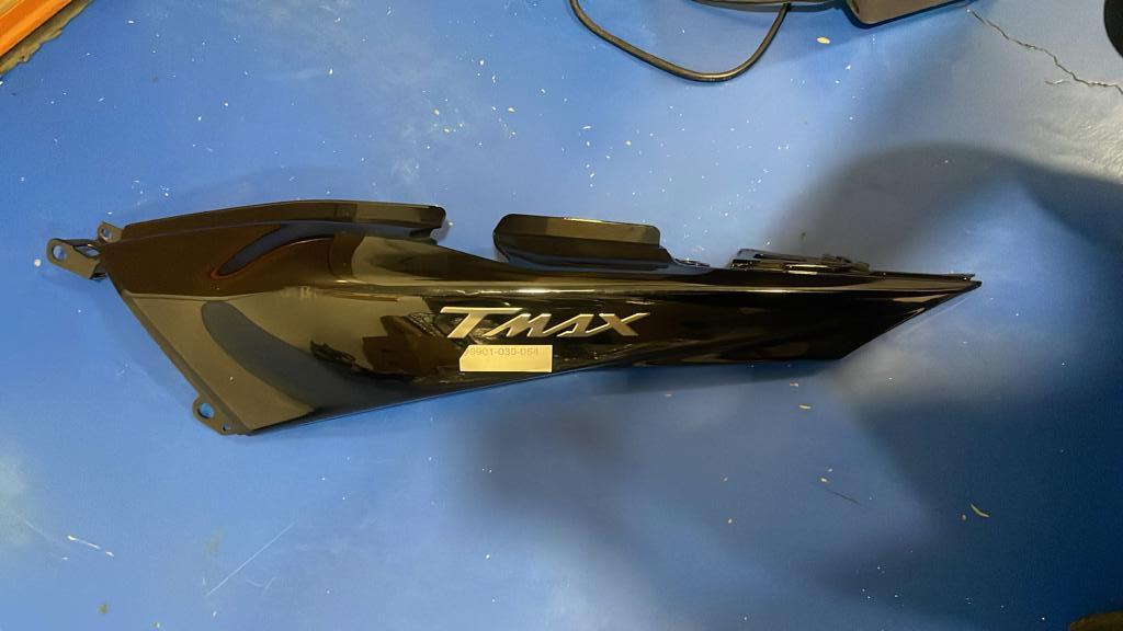 Colin izquierdo brillo TMax 530 2017-2019