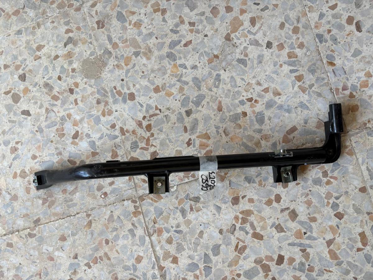 Soporte apoyapie C650 GT 2018 C650GT derecho