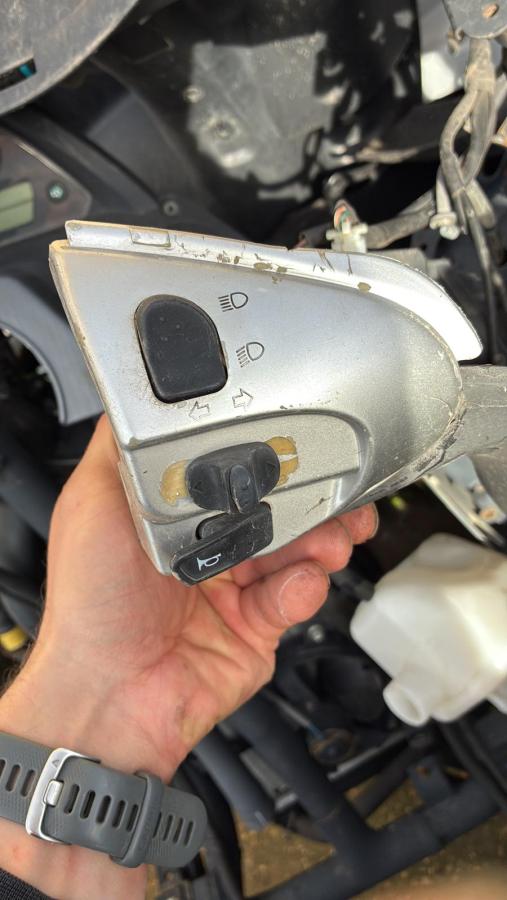 Piña izquierda (conmutador) de Yamaha Xenter 125 2017-2021