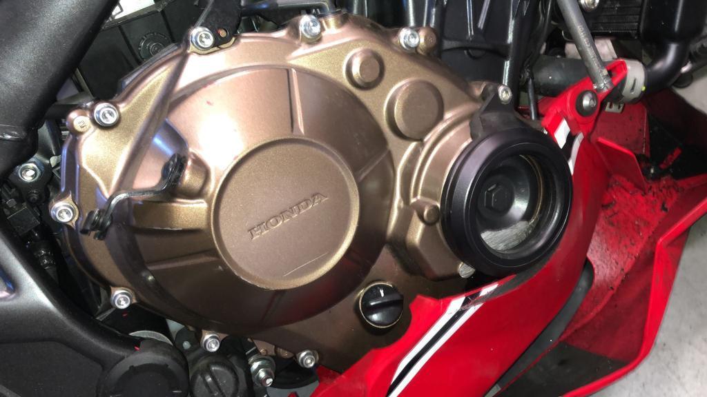 Tapa motor derecha rozada CBR 650 R