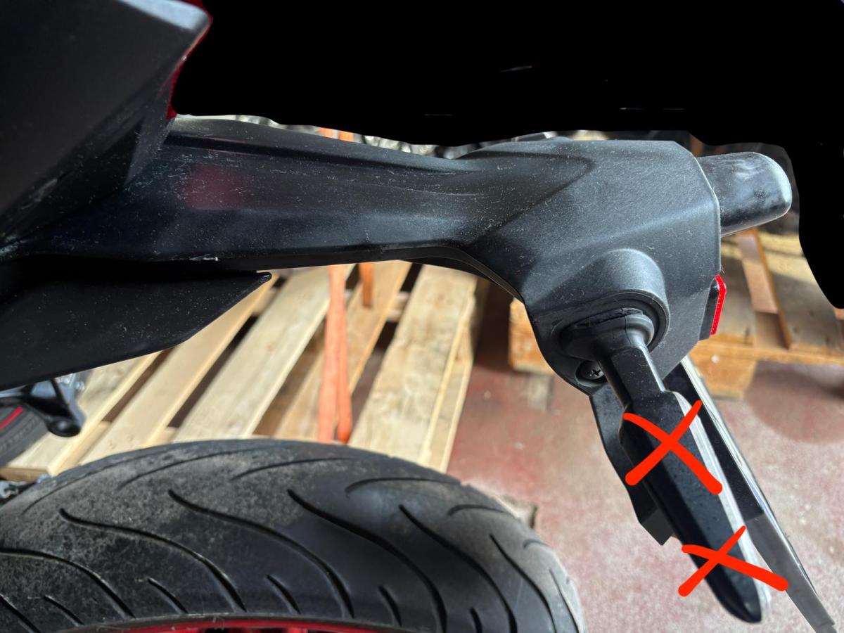 Portamatriculas MT 03 YZF R3 Yamaha con luz matricula