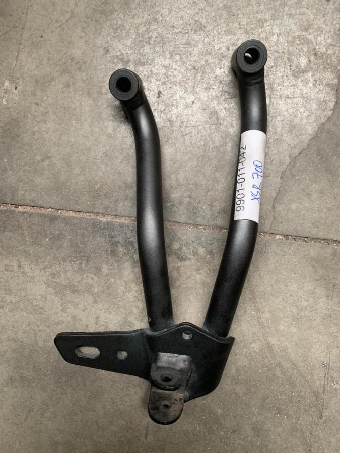 Soporte estribera trasero derecho XSR 700