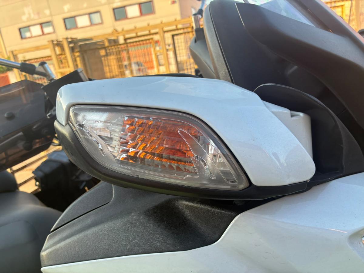 Espejo derecho de Suzuki Burgman 650 2016